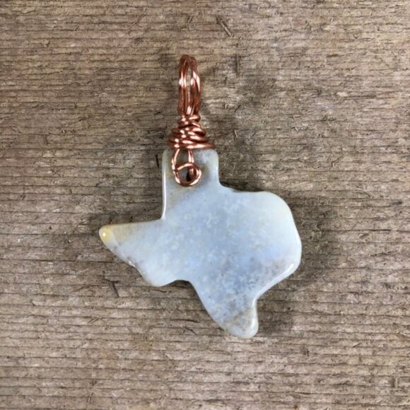 Small Agate Texas Shaped Necklace Pendant - Picture 1 of 4
